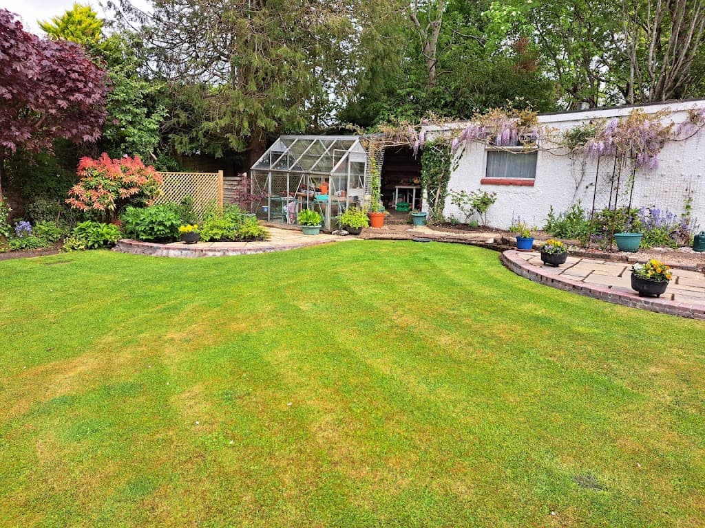 Landscape Gardeners Glasgow - Decking, Driveways, Fencing & Patios