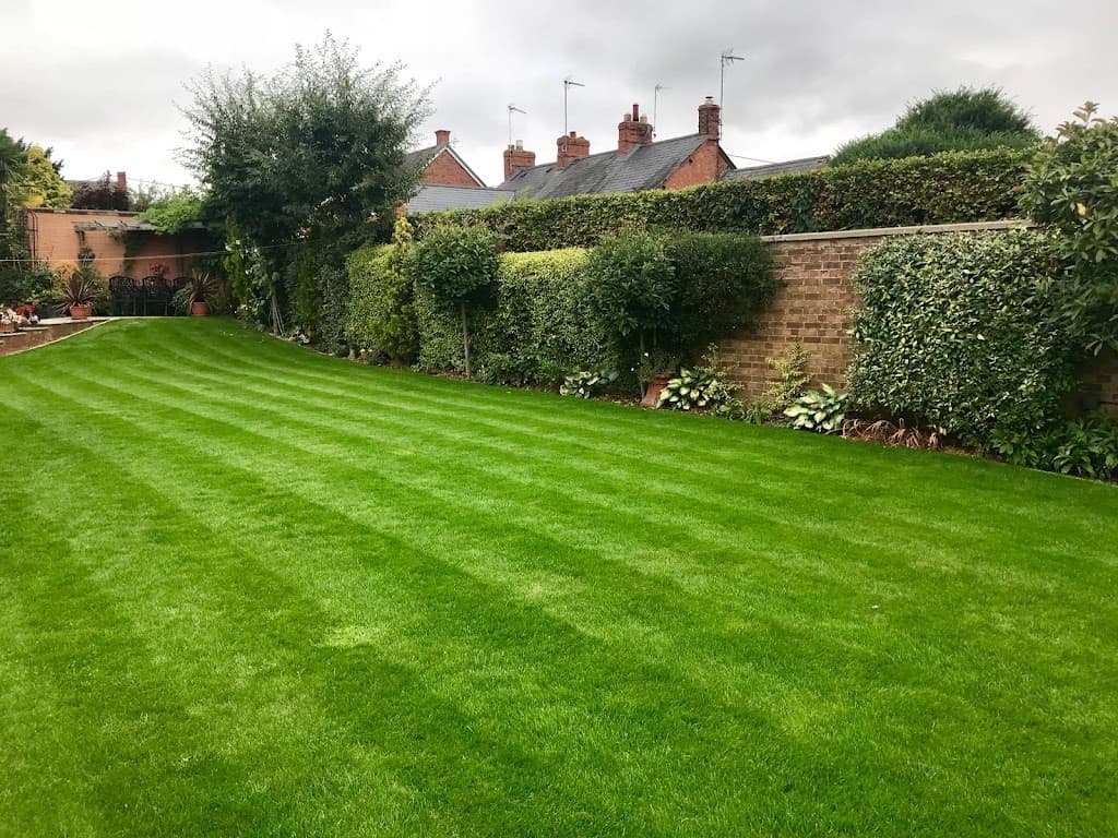 TopGrass (UK) Ltd - Lawn Care - Midlands