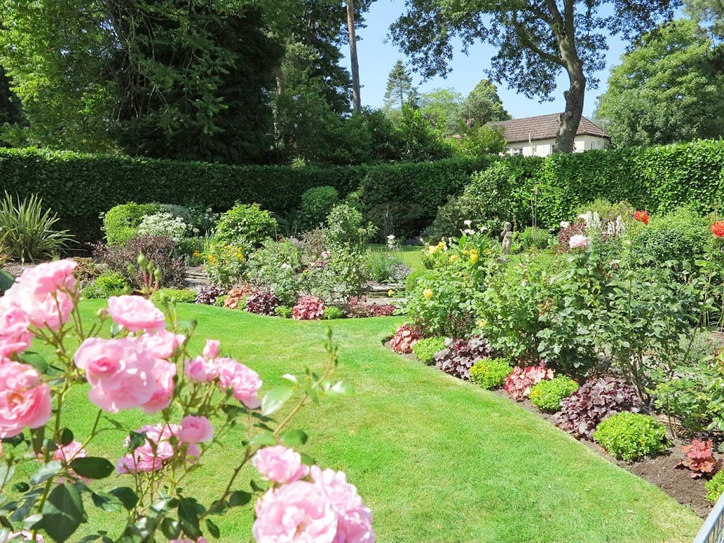 Warrens Gardens LTD