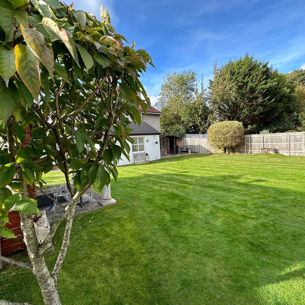 MacWest Gardening & Landscapes